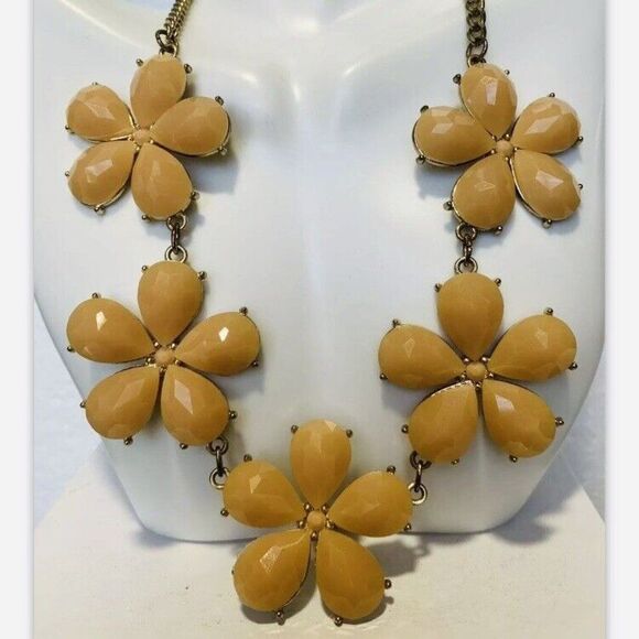 Large Peach Molded Faceted Flower Chain Link Collar Gold Tone Necklace 21” - Picture 7 of 7